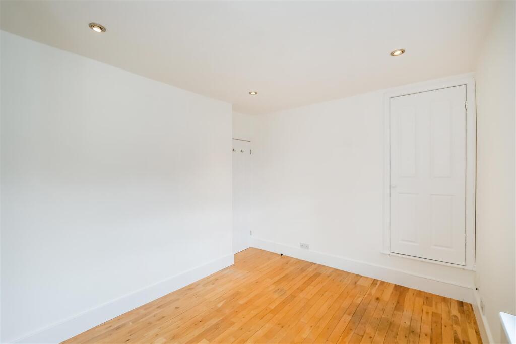 41 Connington Crescent-12.jpg