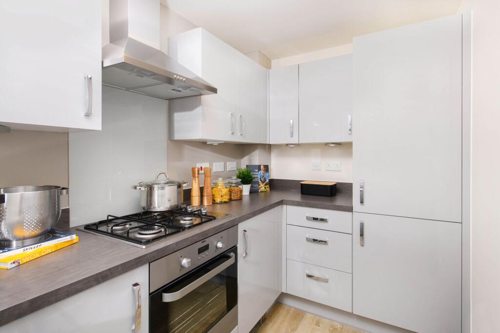 Wilford kitchen with integrated energy-efficient appliances