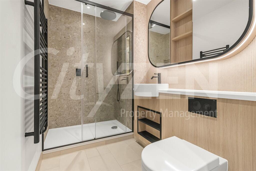 EN SUITE