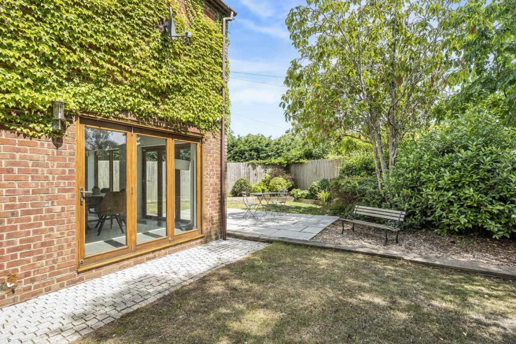 Corner House, 1a Bliss Lane