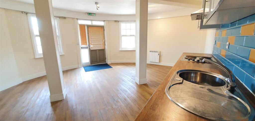 Lounge/Bedroom