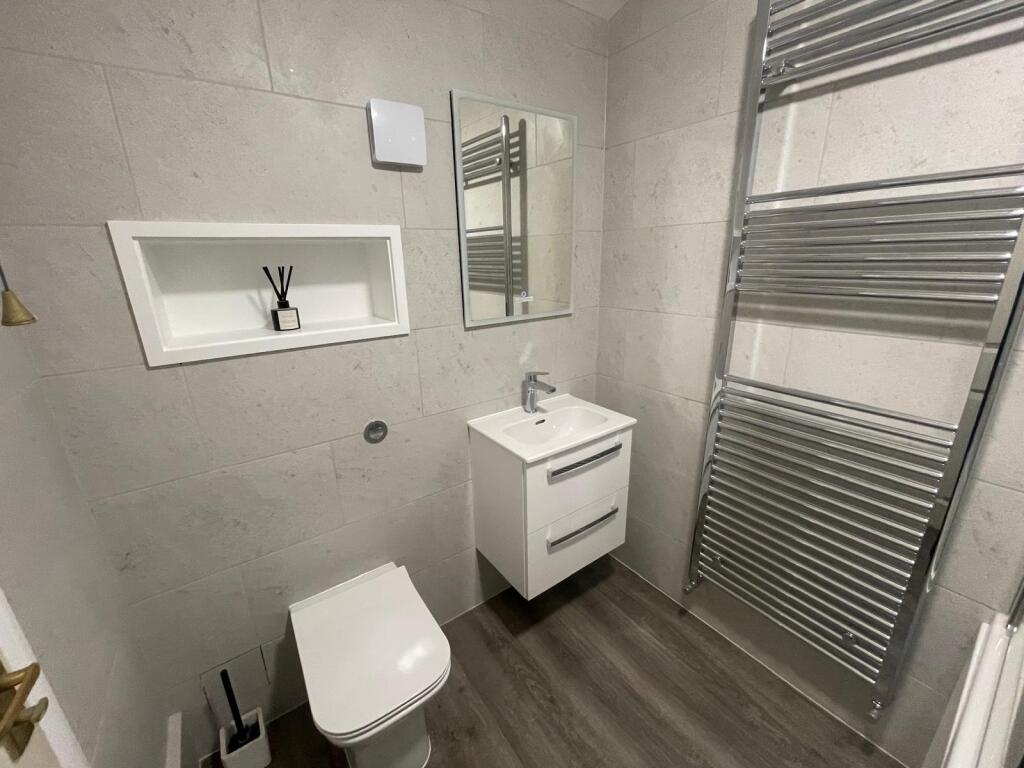 Bathroom 2.jpeg