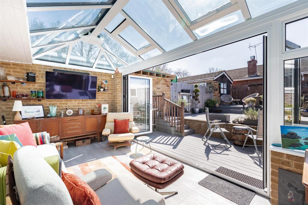 2 Selbourne Close-HR7.jpg