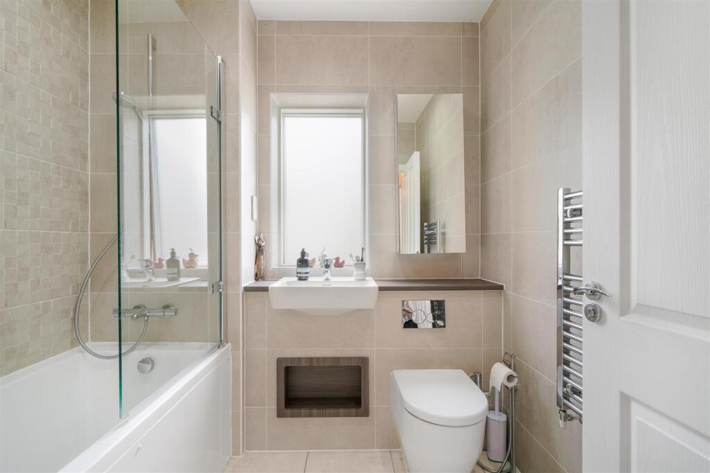 5 Irwin Close - Gfl5J4ltsh1l0mair0n6.jpg