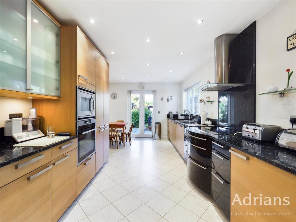 KITCHEN /