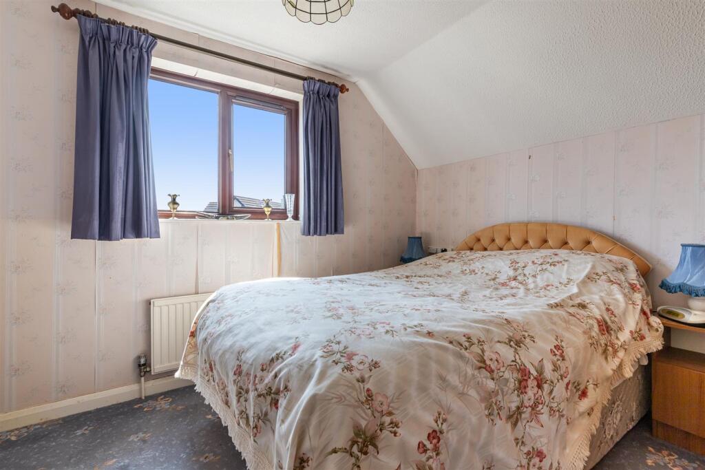 A22 - 10 Crestway Strete - 250424.jpg