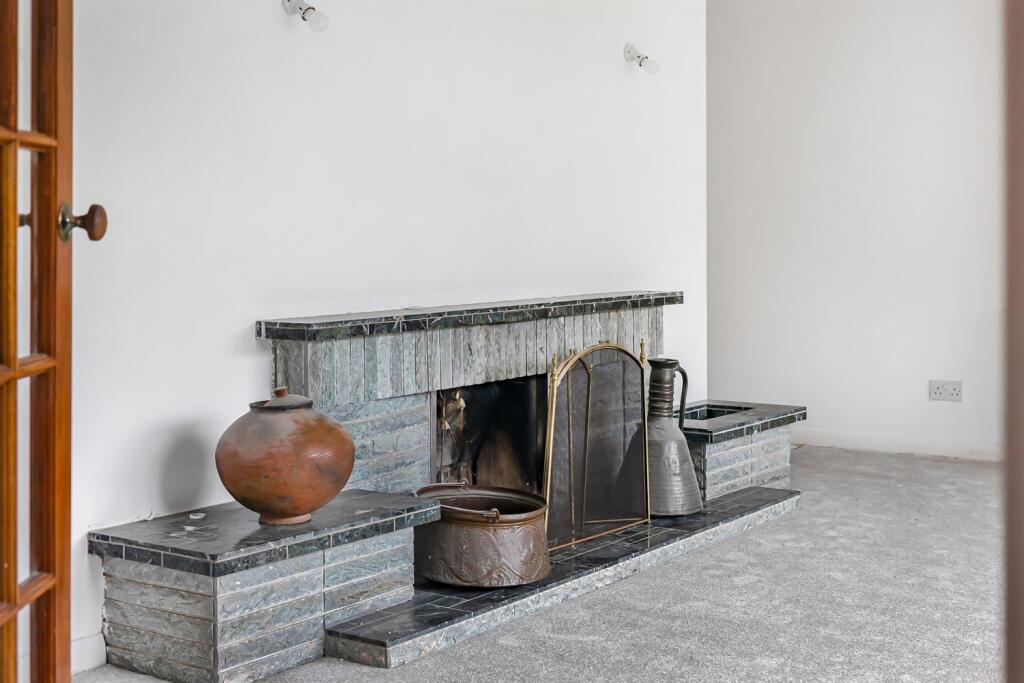 Lounge - Fireplace