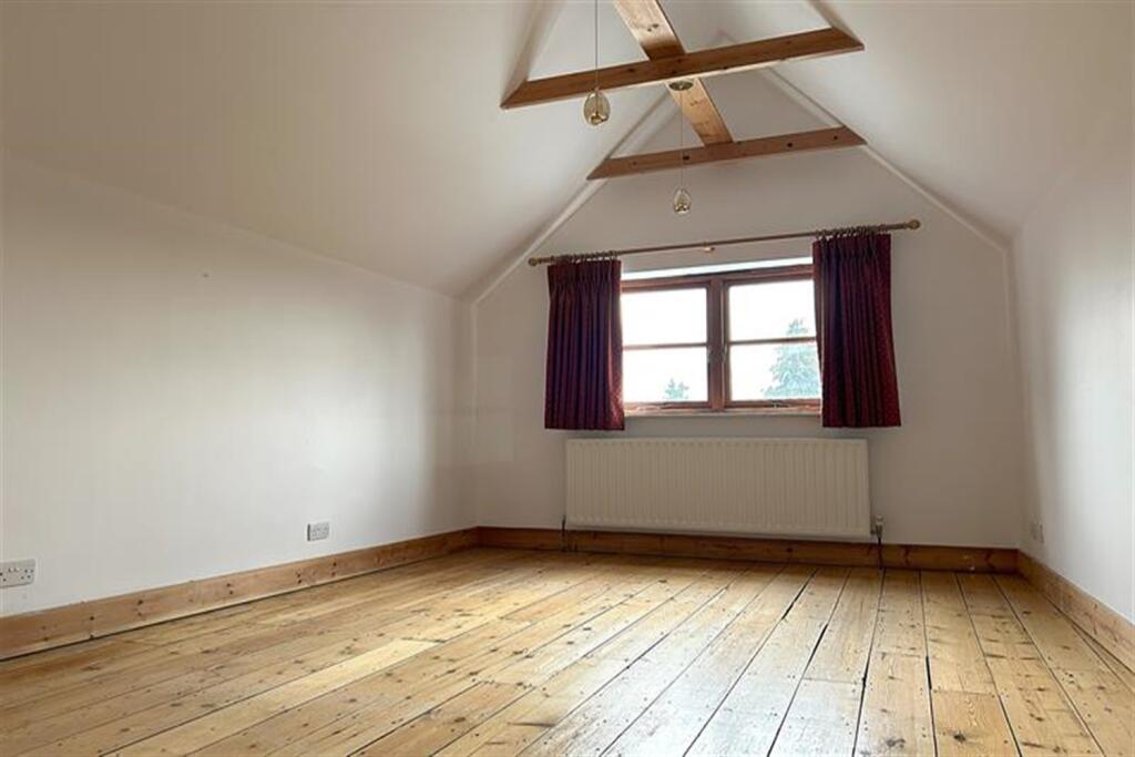 Bedroom 2 (Main)