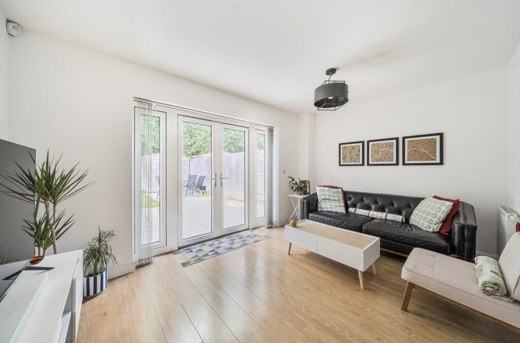 1344295-5-68b8733...