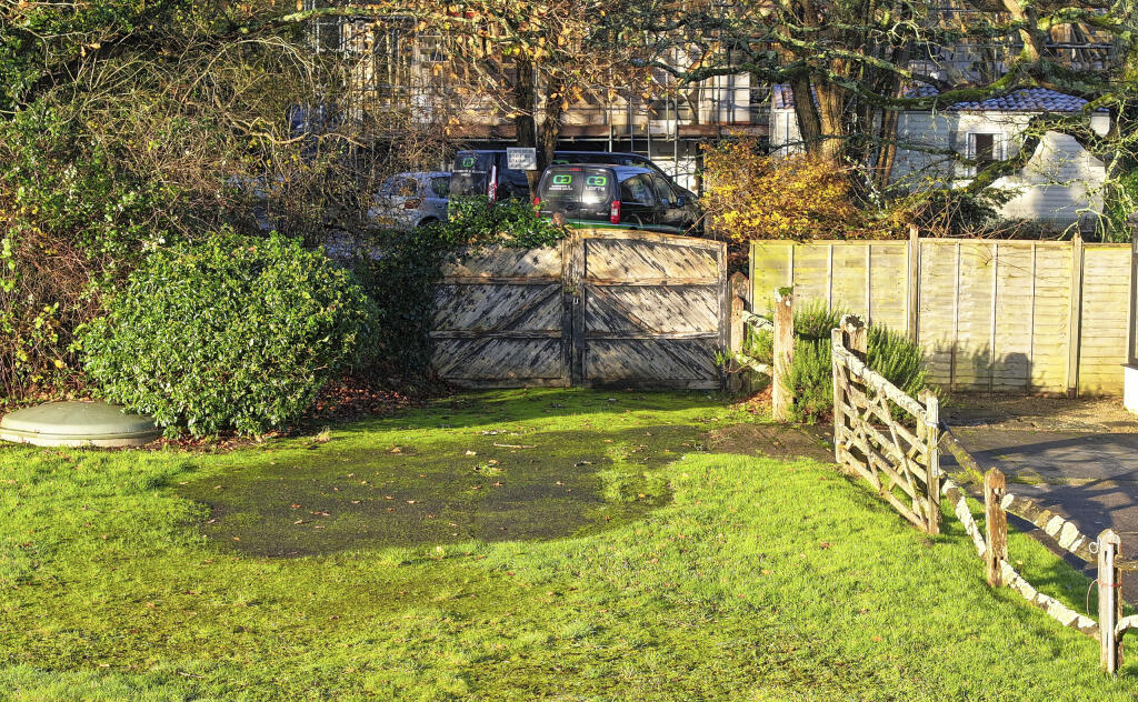 Broadford Bridge Road, West Chiltington, RN20 2LF 