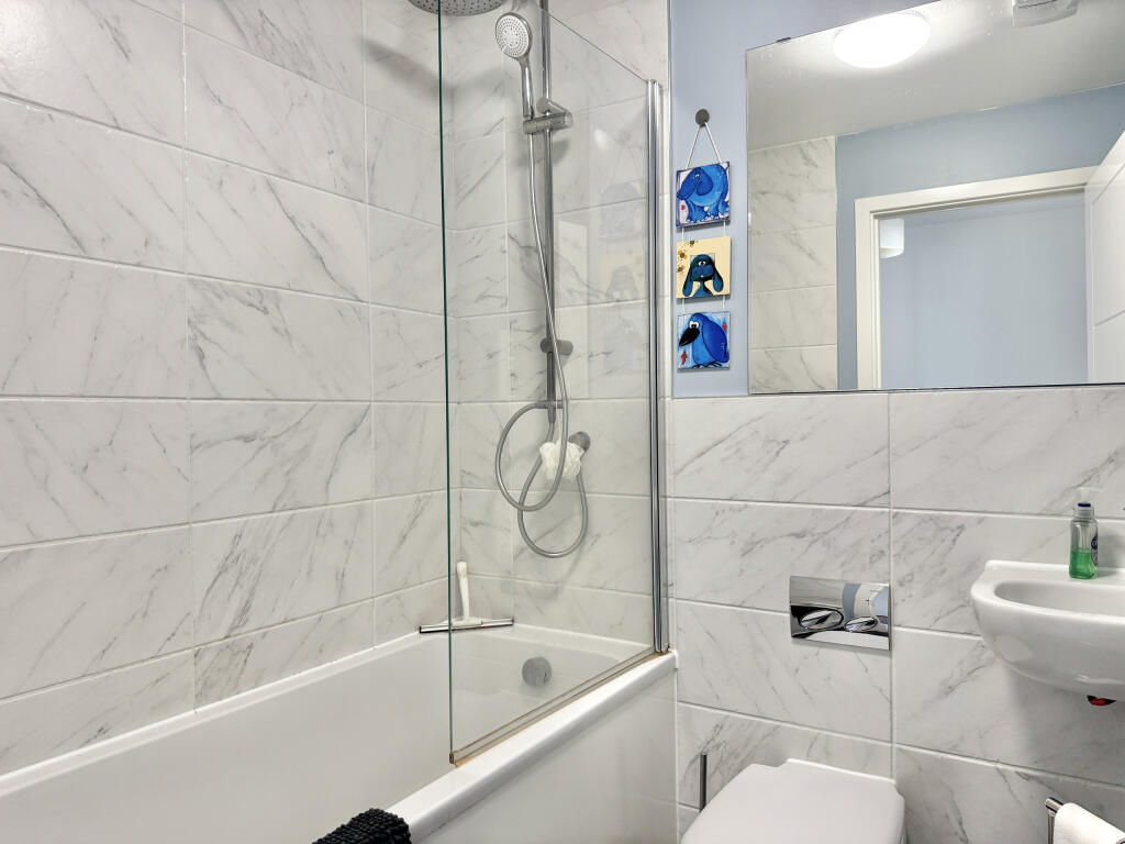 Modern Fitted Bathroom