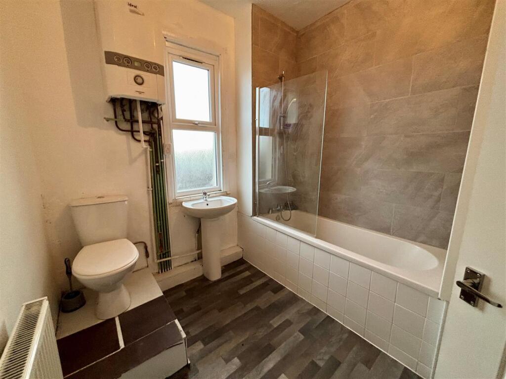 Bath Room.jpg