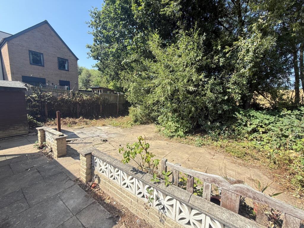 9 Lodges Close Garden 1