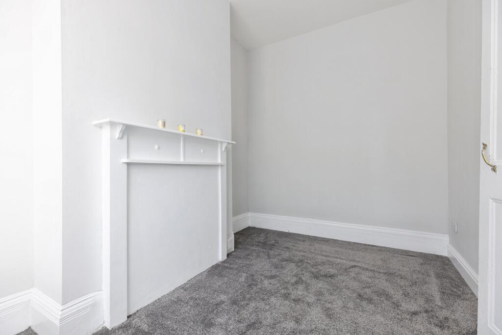 Bed 3 / Dining Room