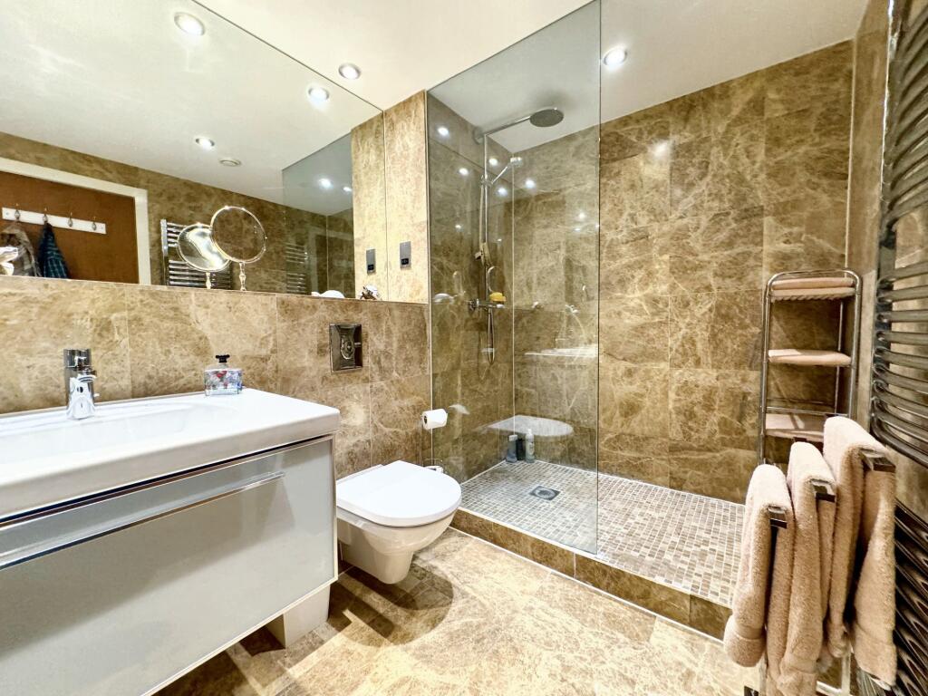 En-Suite 2
