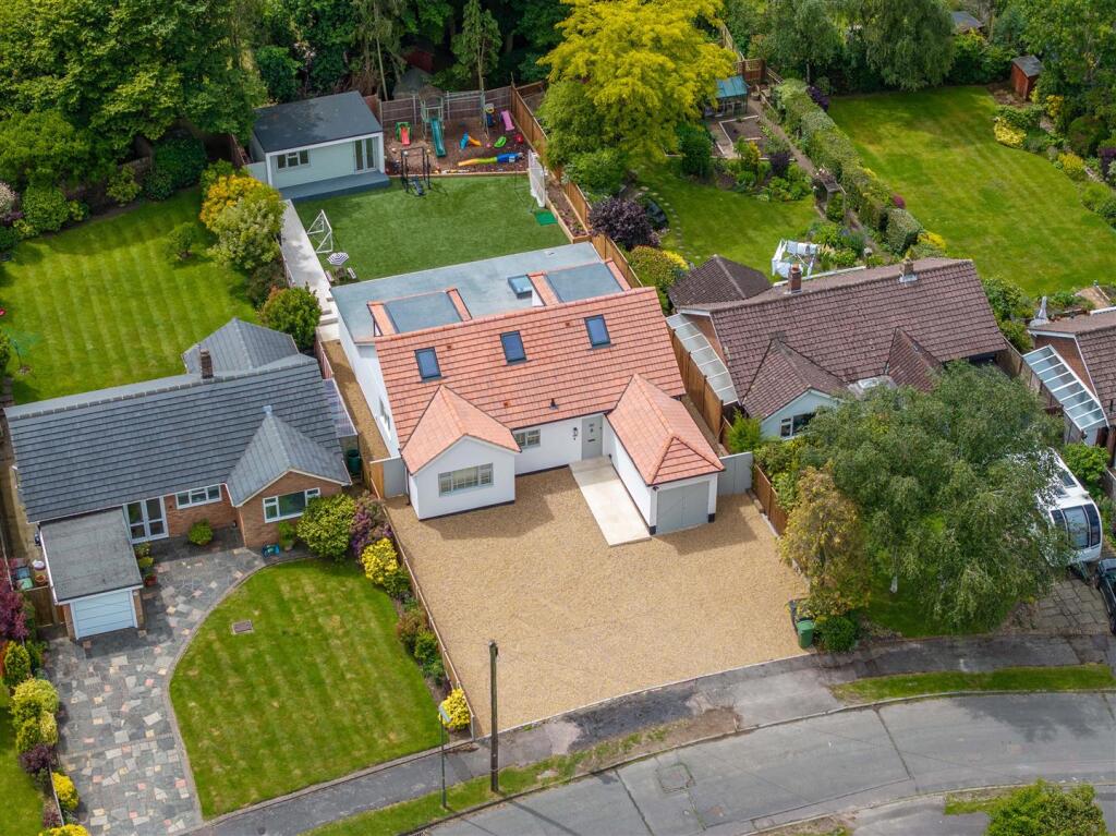 8 Devitt Close, ASHTEAD, KT21_LOW RES47.jpg