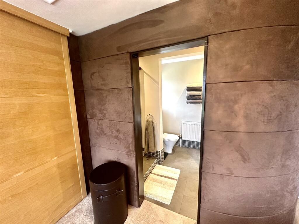 GUEST BEDROOM SUITE