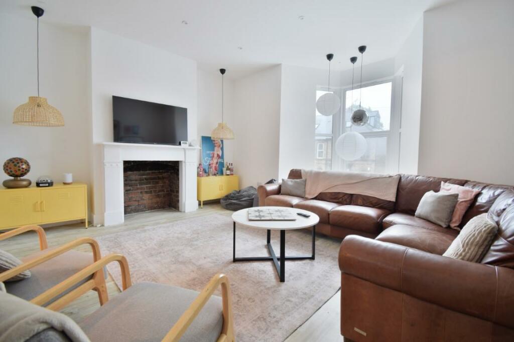Lounge 24-25 (Medium).jpg