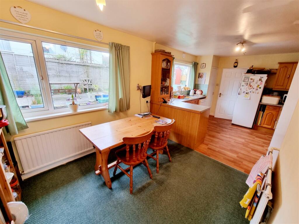 Kitchen &amp; Dining Room
