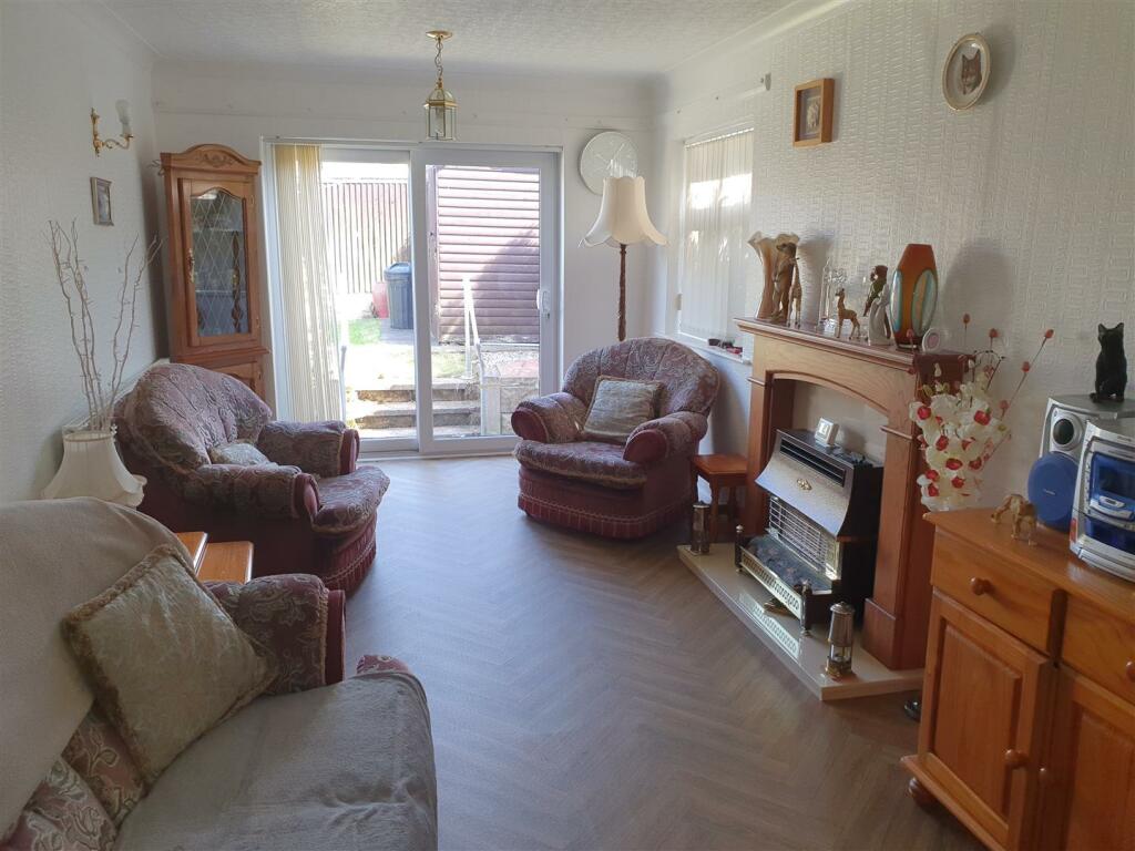 EXTENDED LOUNGE