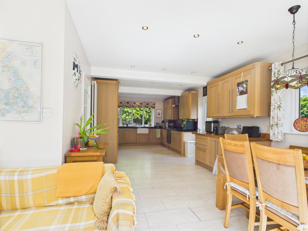 CAM03674G0-PR0565-STILL013