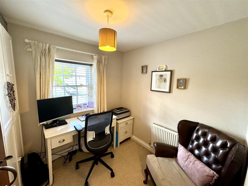 BEDROOM 4