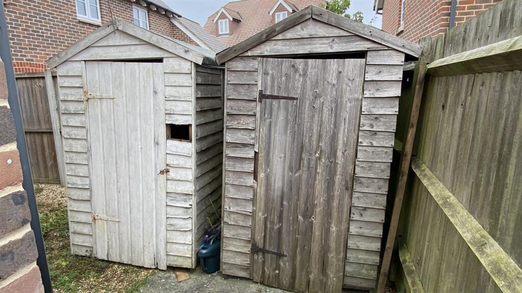 Garden Shed (use of white one)