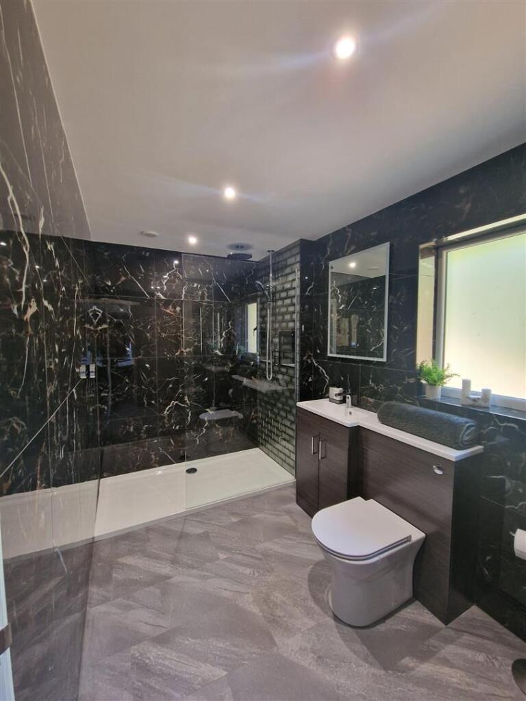 whitewings master shower.jpg