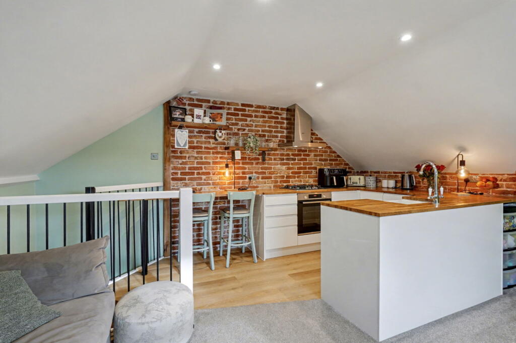 Kent Road, Halling, Rochester, ME2 1AT