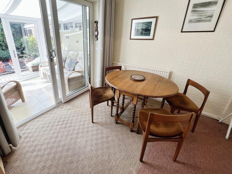 Dining room/bedroom