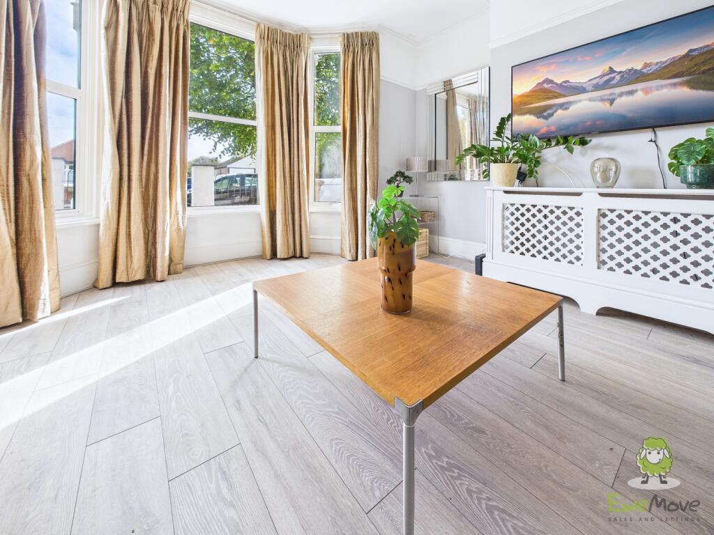 CAM01543G0-PR0161-STILL007