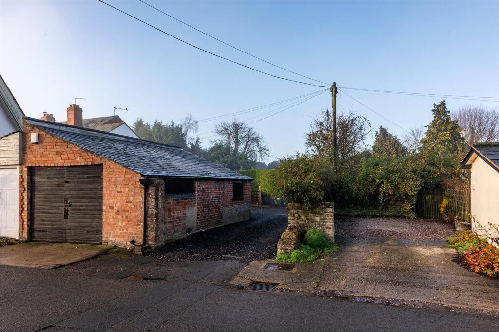 Garage/Workshop