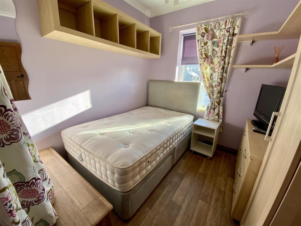 Bramleys Estate Agents - Edge Top - Thornhill - De