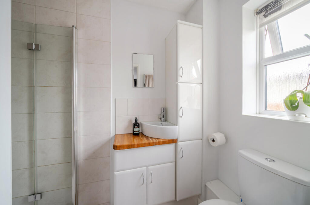 1384751-11-692970...