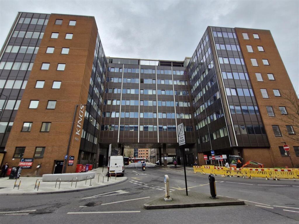 Flat 11 Queens House.jpg