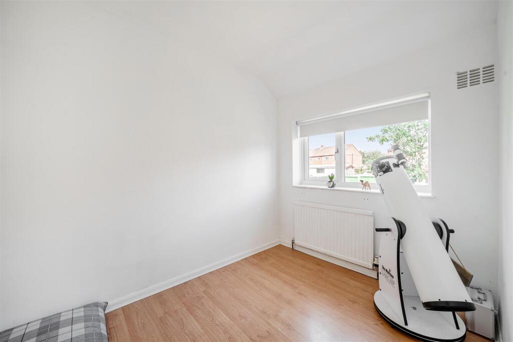 14 Queens Way, Hurley