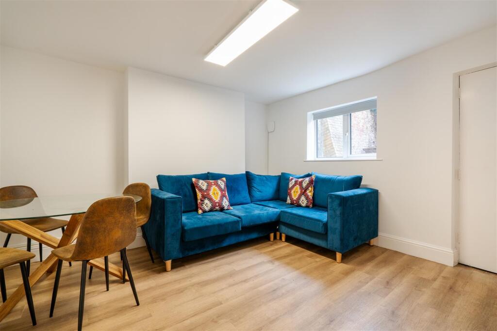Living room i.jpg