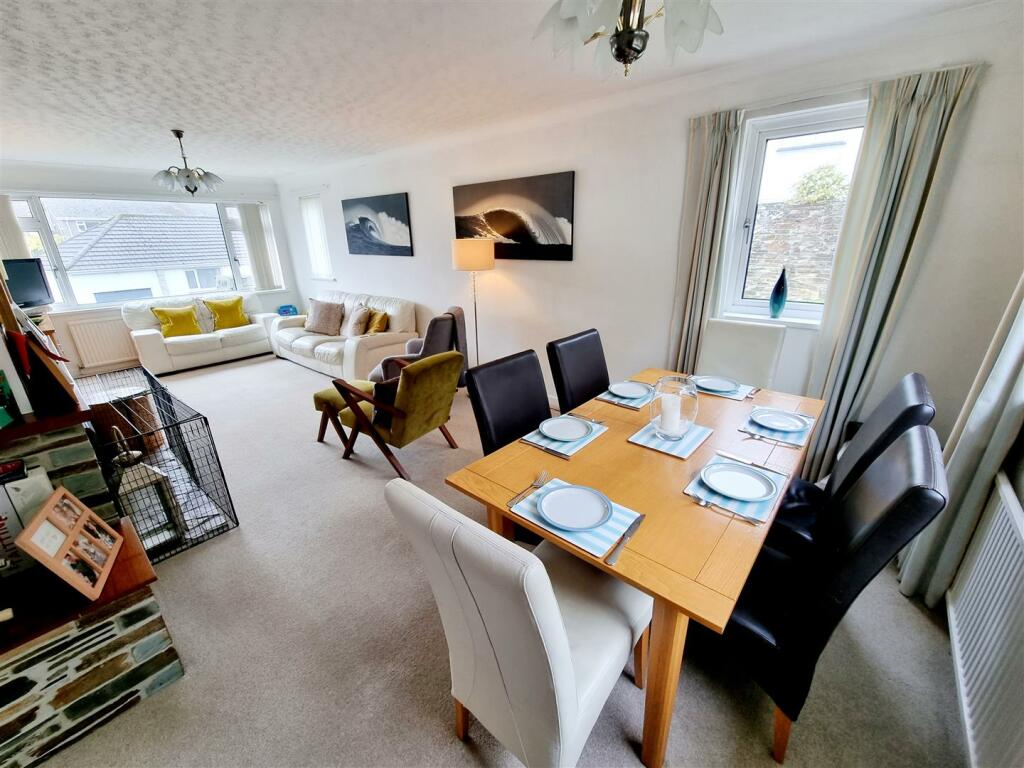 Sitting &amp; Dining Room