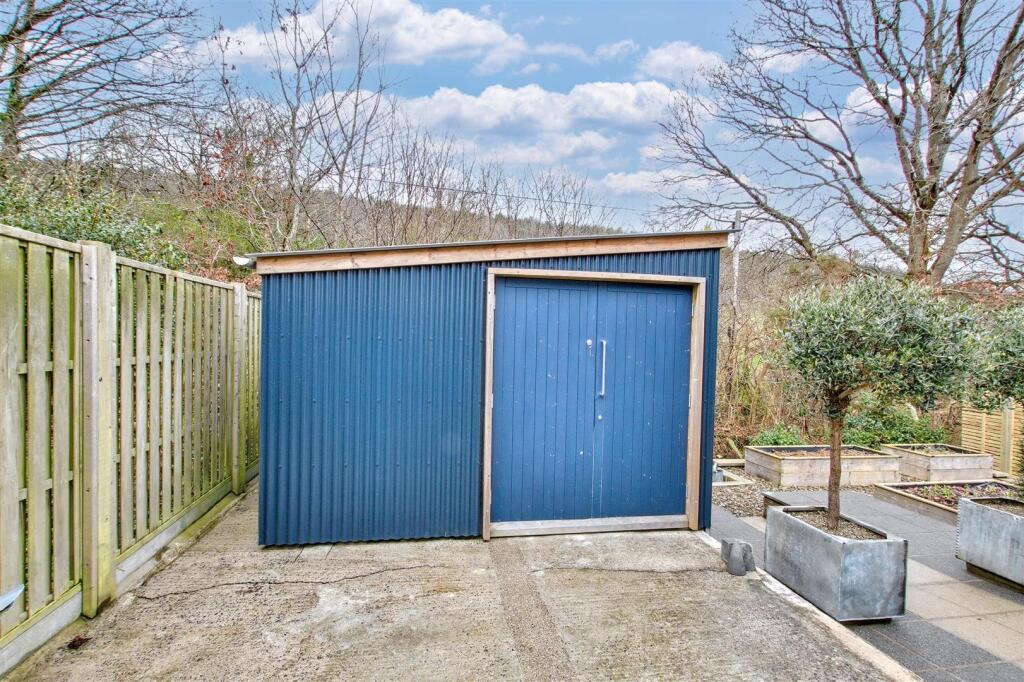 Detached workshop/studio/home office