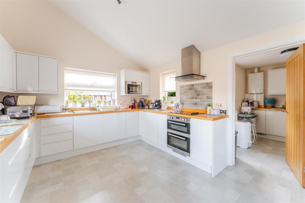 1A Elm Close Yatton BS49 4EL 46.jpg