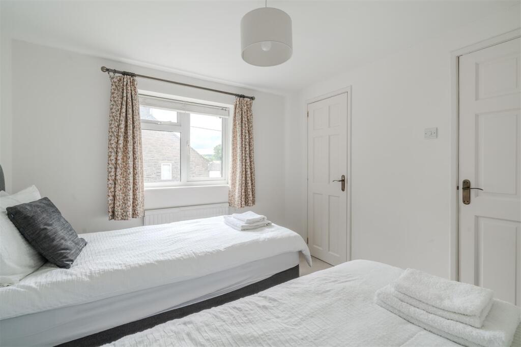 Bedroom2-3.jpg
