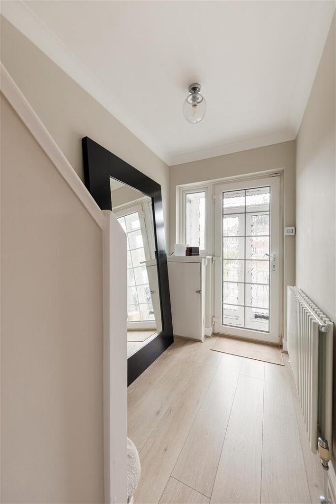 Brackley Square, IG8