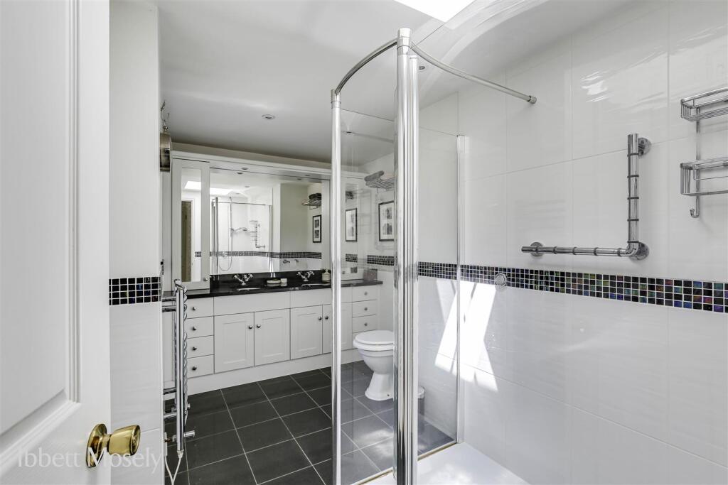 32 En-Suite Shower room.jpg
