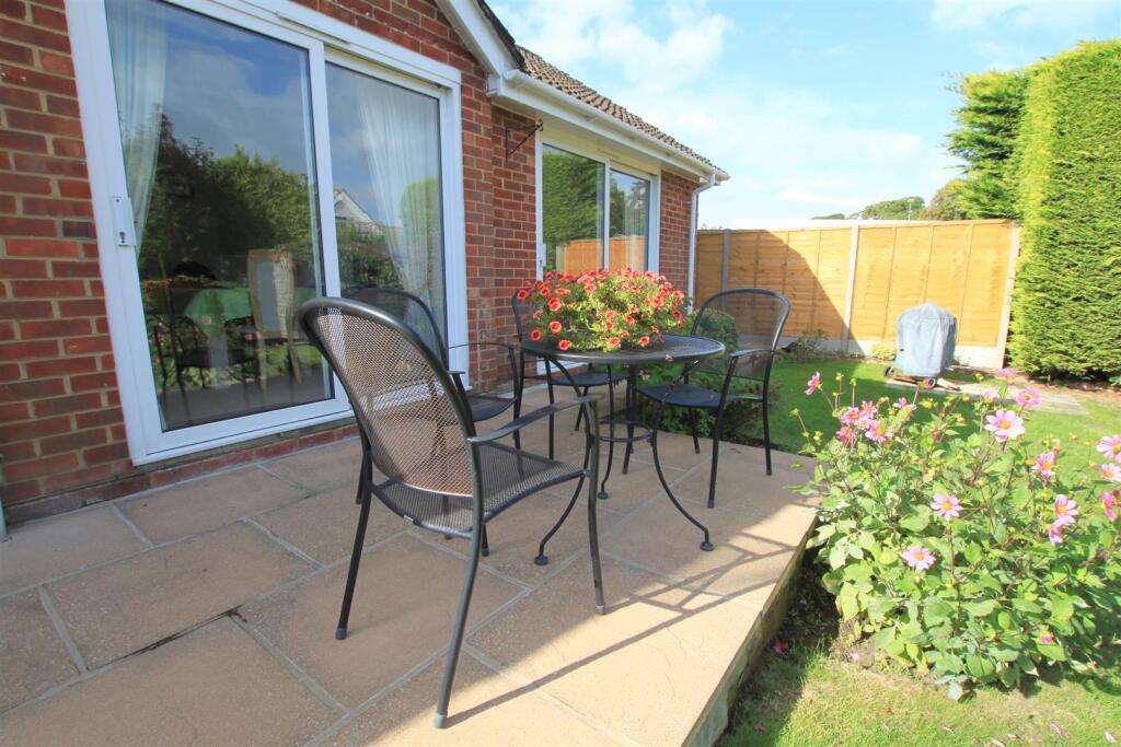 4 bay tree patio.JPG