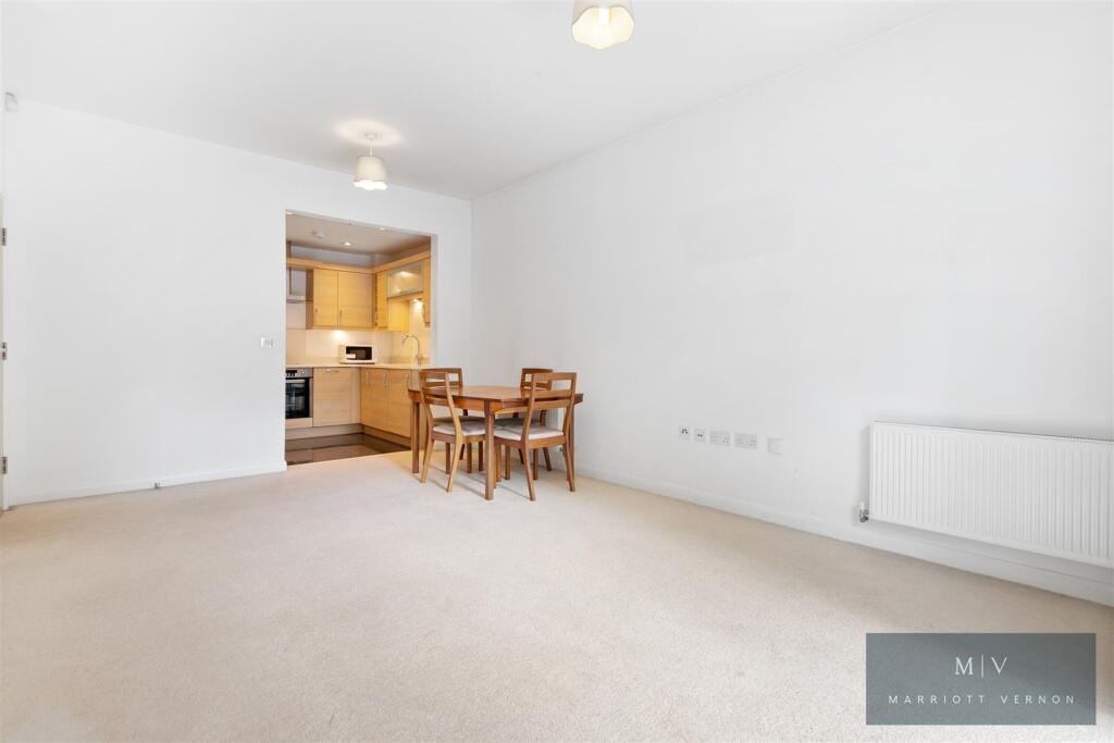 Flat 4 Eva Court MV-6.jpg