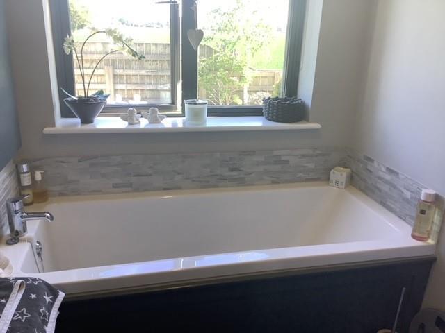 bathroom 1.jpg