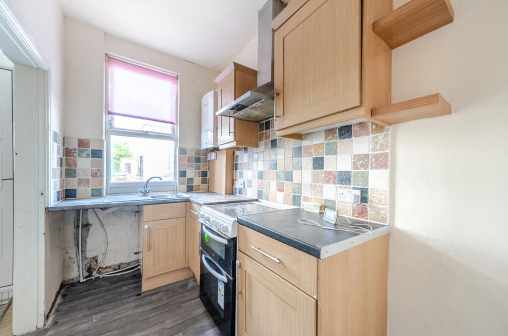 1297052-4-682b77b...