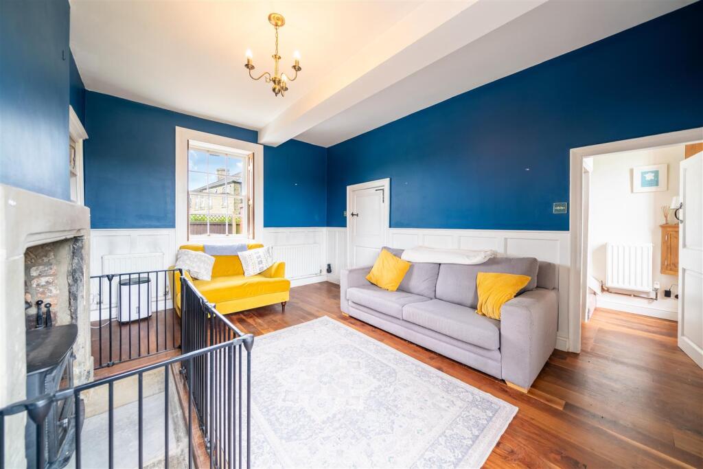 Living Room-3.jpg