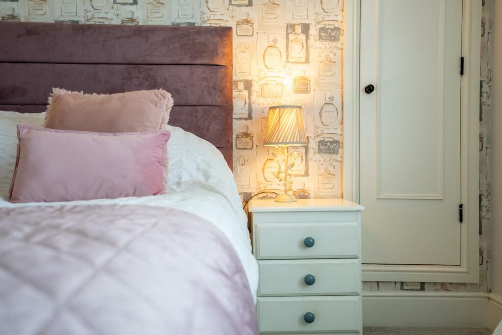 bedroom (2 of 2).jpg