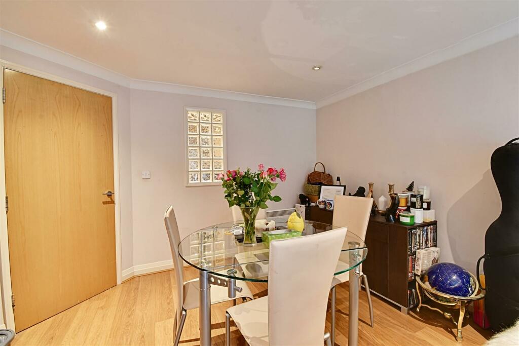 Dining Area.jpg